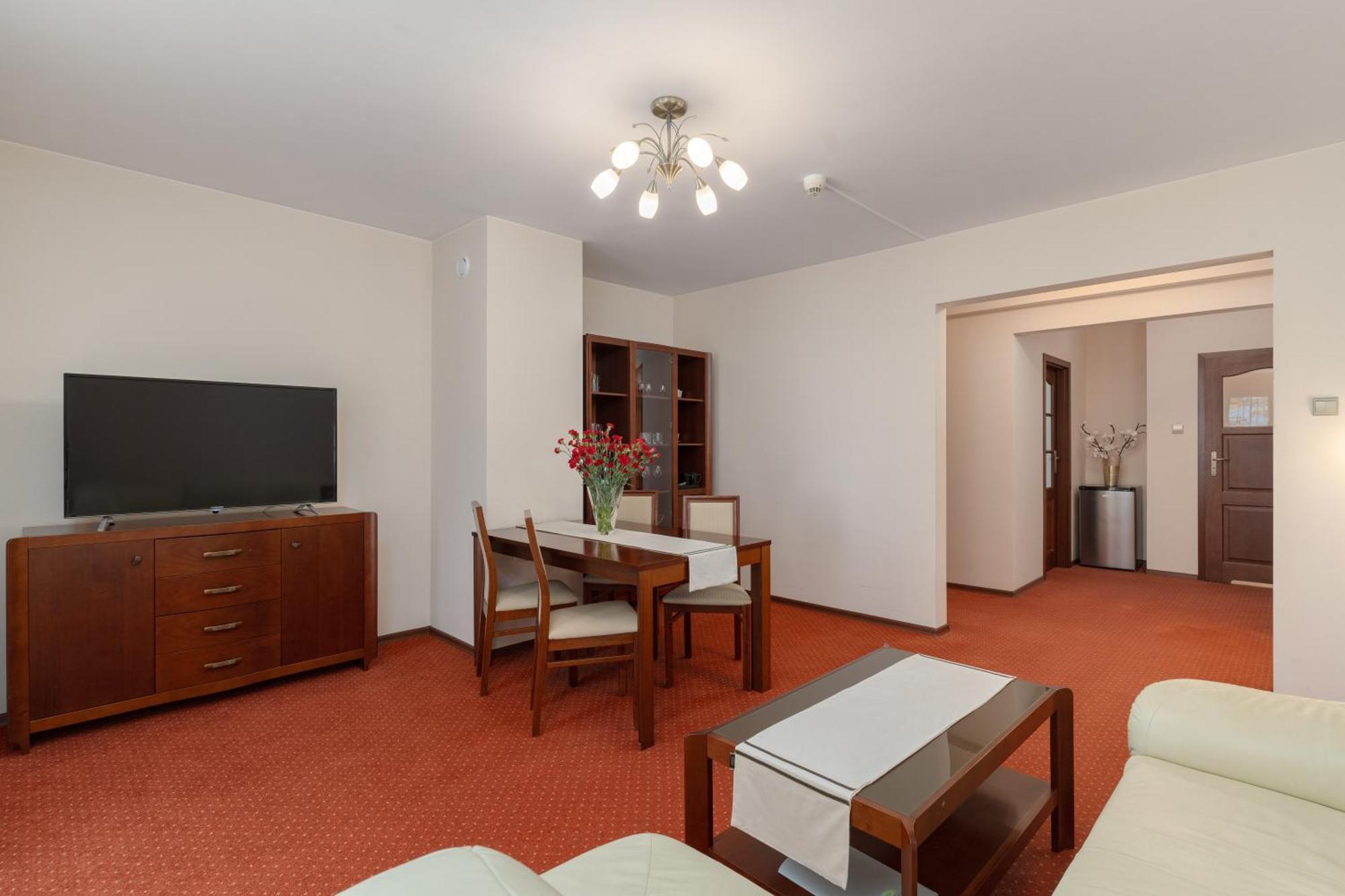Hotel W Dobieszkowie Stryków Eksteriør bilde